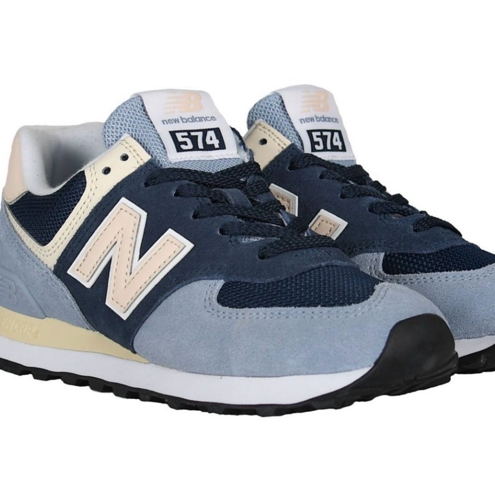 NEVER BEEN WORN New Balance Women’s 574 Blue and Cream Sneakers